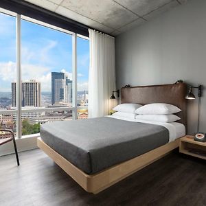 Center Stage Guest room 1 Queen City view